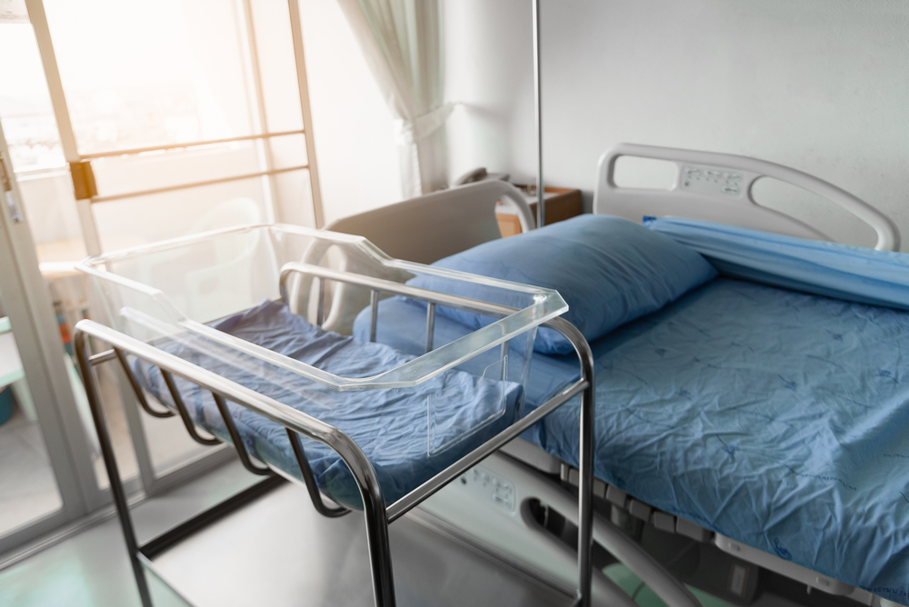An empty hospital room, with the implication of evidence documentation after a birth injury
